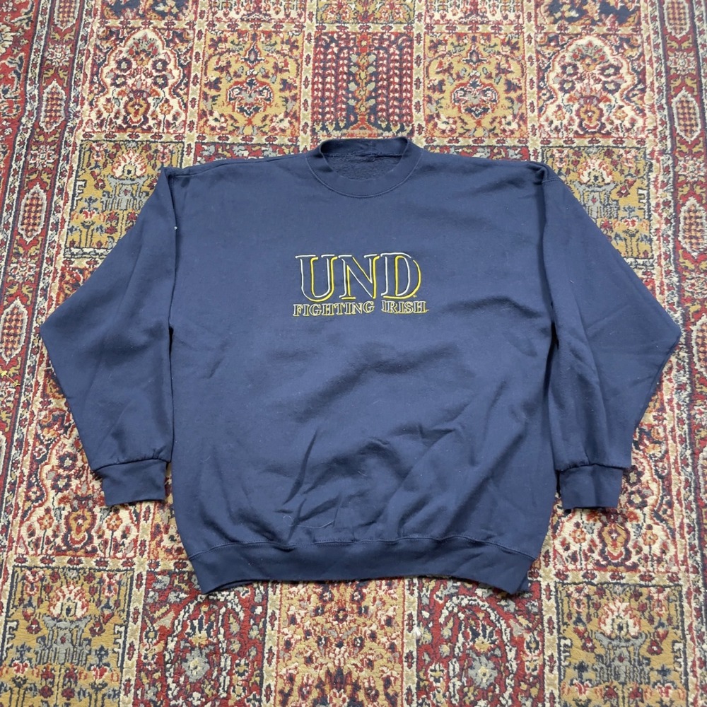 VTG 90s Notre Dame Fighting Irish Embroidered Crewneck Sweatshirt Navy Blue L‎